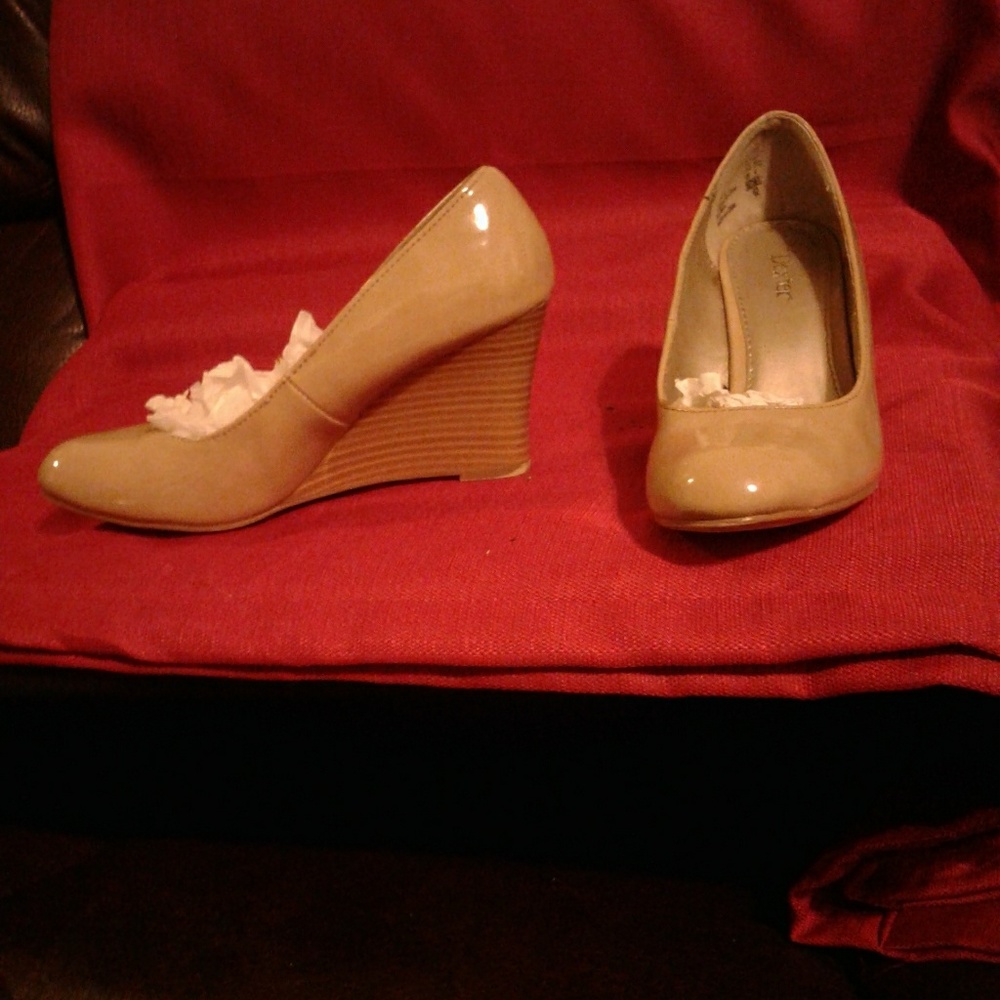 Wedge heels
